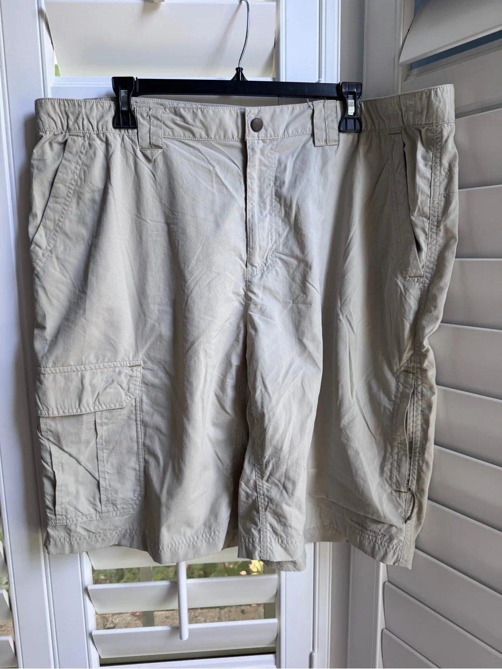 Columbia Field Gear lightweight cargo shorts. XL